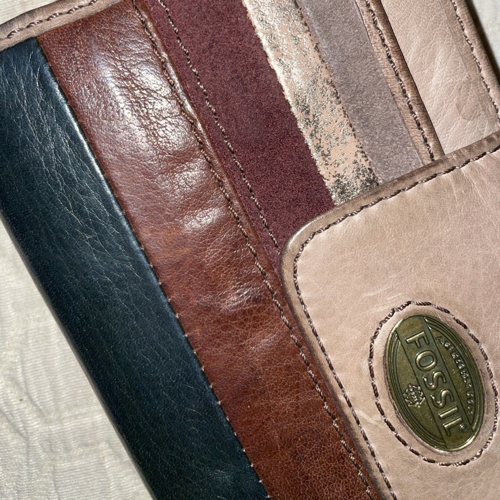 Lovely Fossil Wallet Neutral Metallic Gorgeous Color Pallet. - Picture 2 of 14
